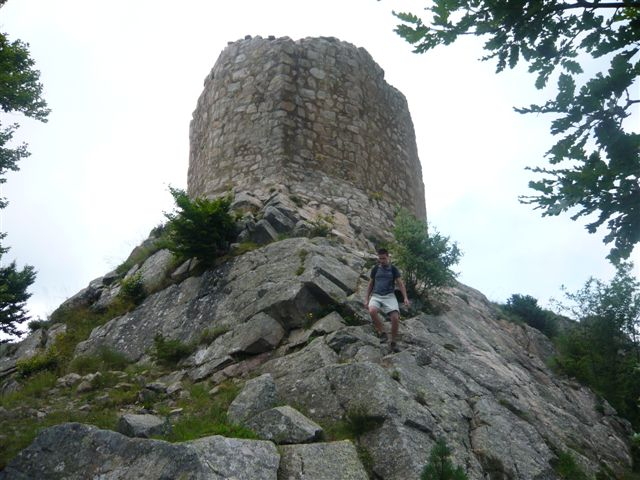 le + jeune du groupe ose....